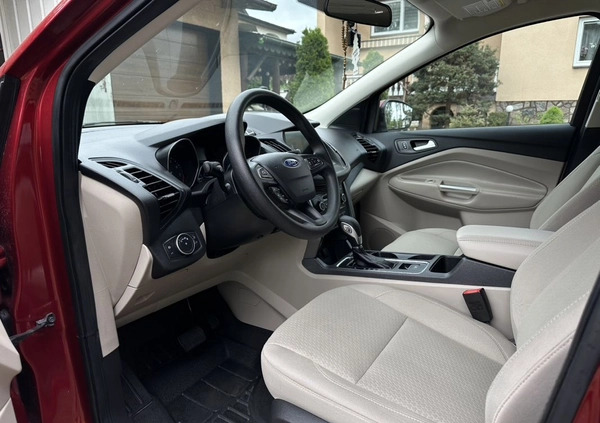 Ford Escape cena 74700 przebieg: 47000, rok produkcji 2019 z Trzebiatów małe 277